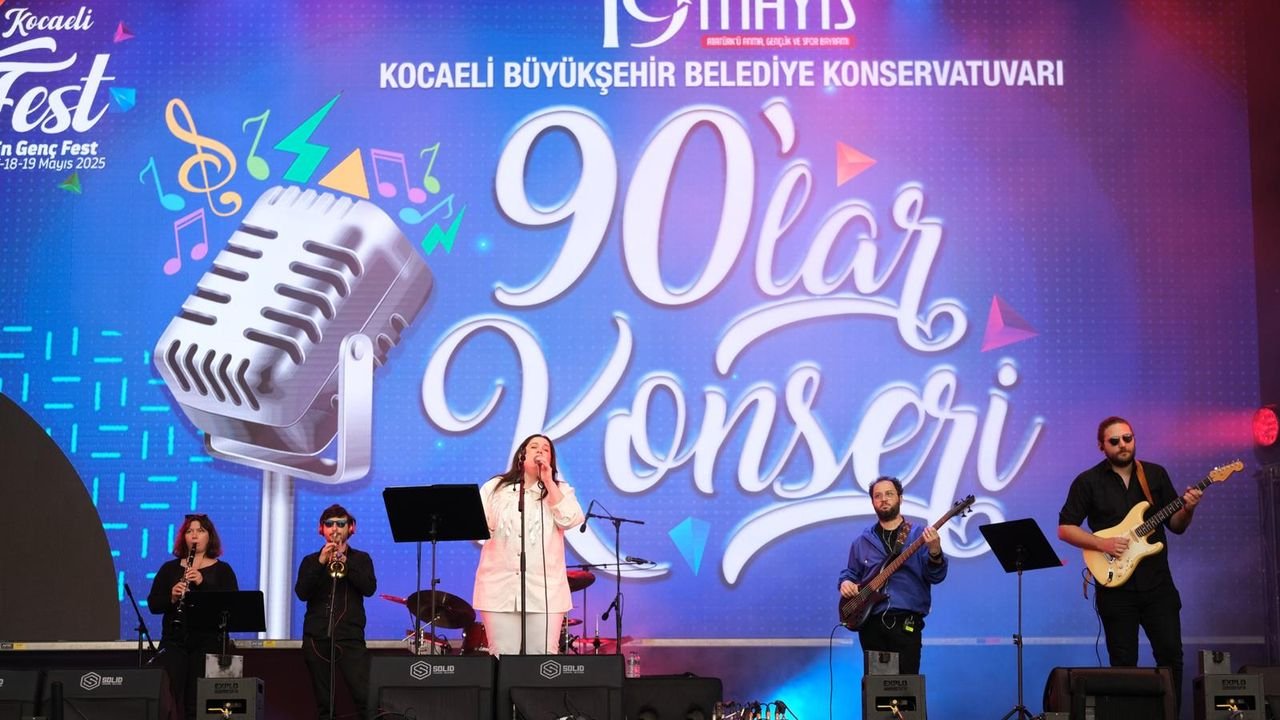 90'lar Konseri Kocaeli'de Mest Etti