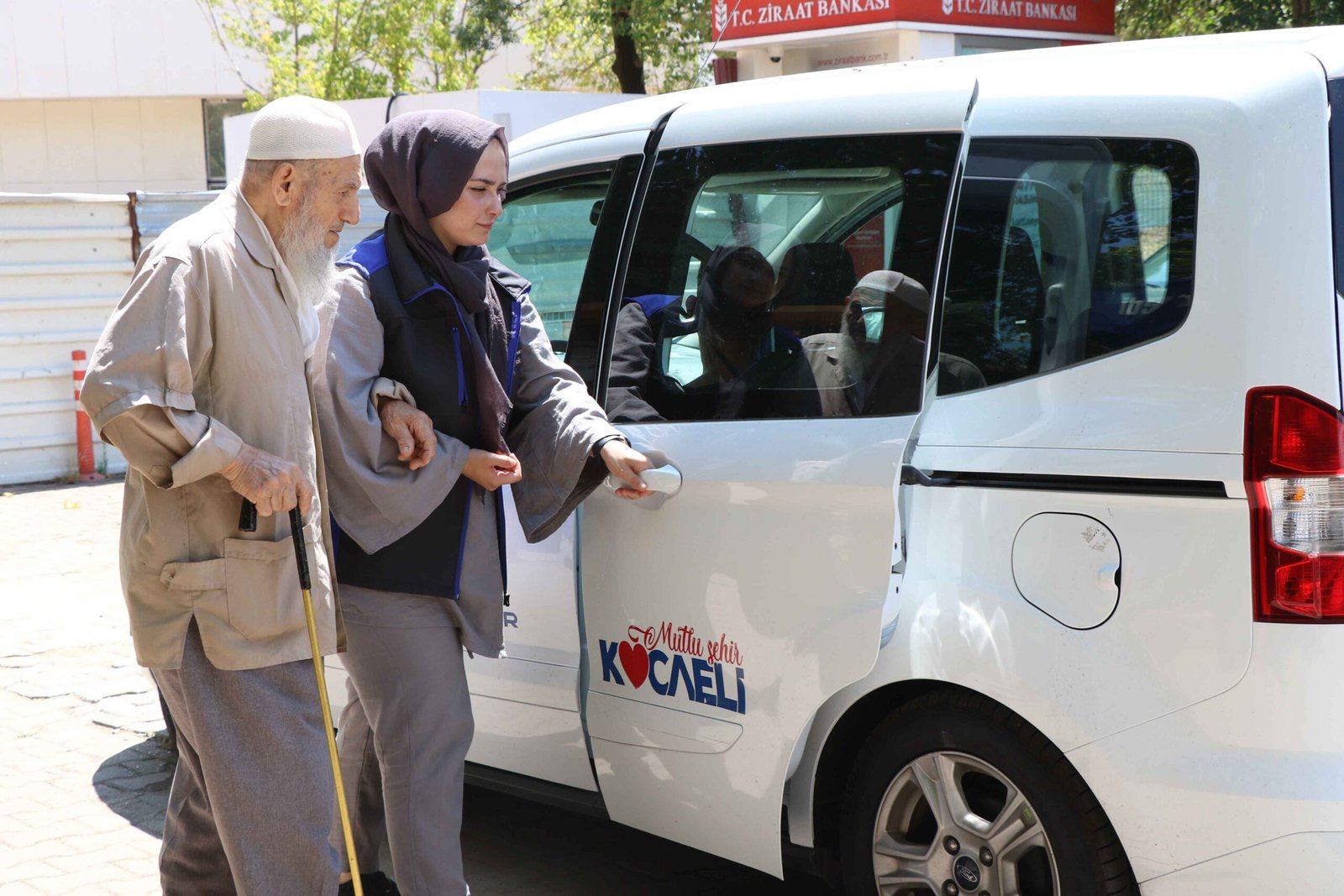 Büyükşehir’den yalnızlığı unutturan hizmetler!