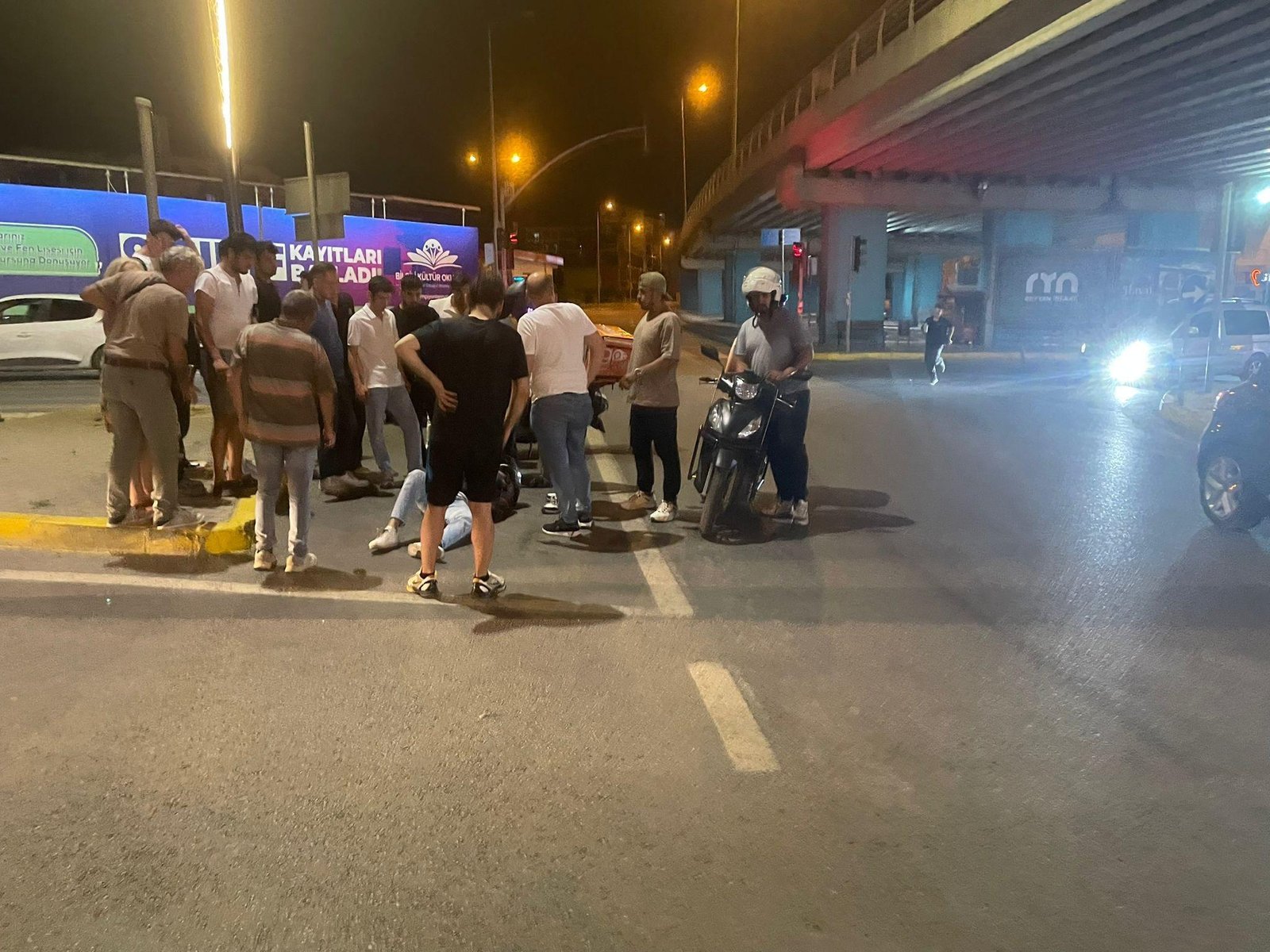 Gölcük'te motosiklet-otomobil çarpışması: 1 yaralı