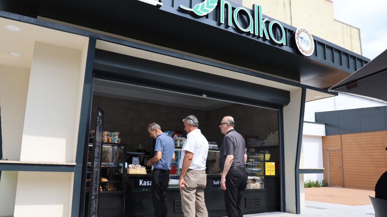 Halka Kafe Mola Park'ta hizmete girdi