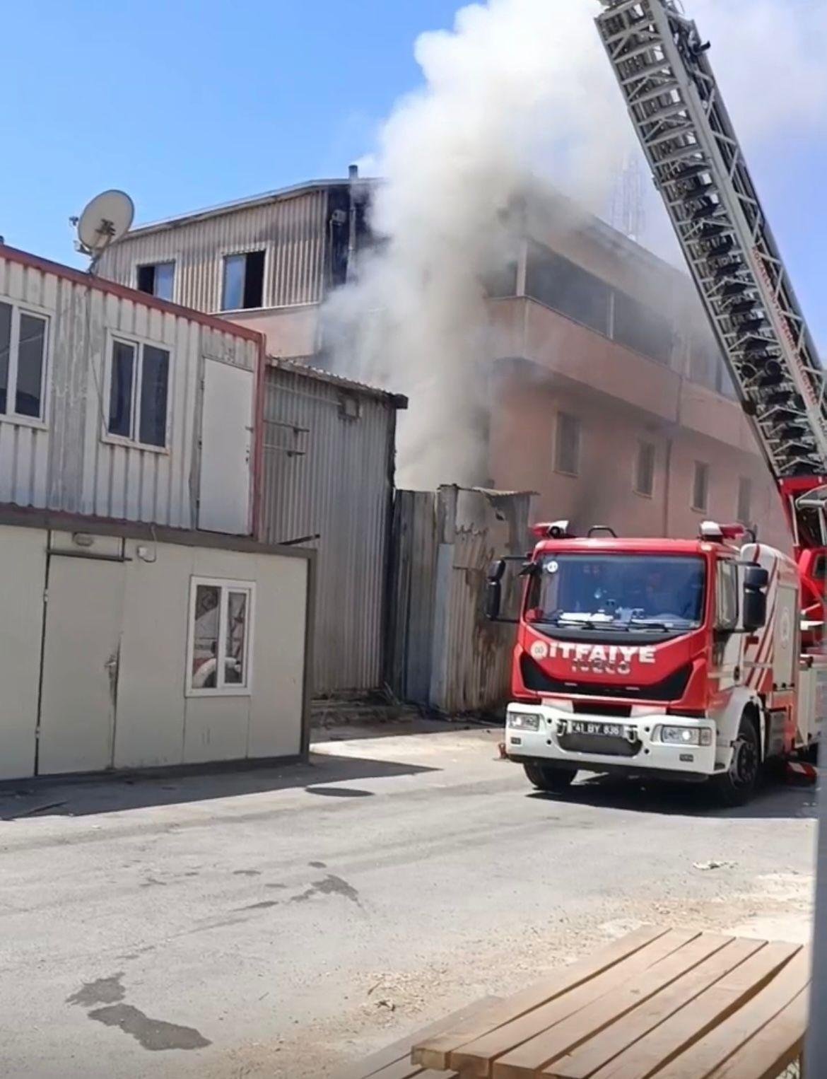 Kereste fabrikasında yangın: Büyümeden söndürüldü