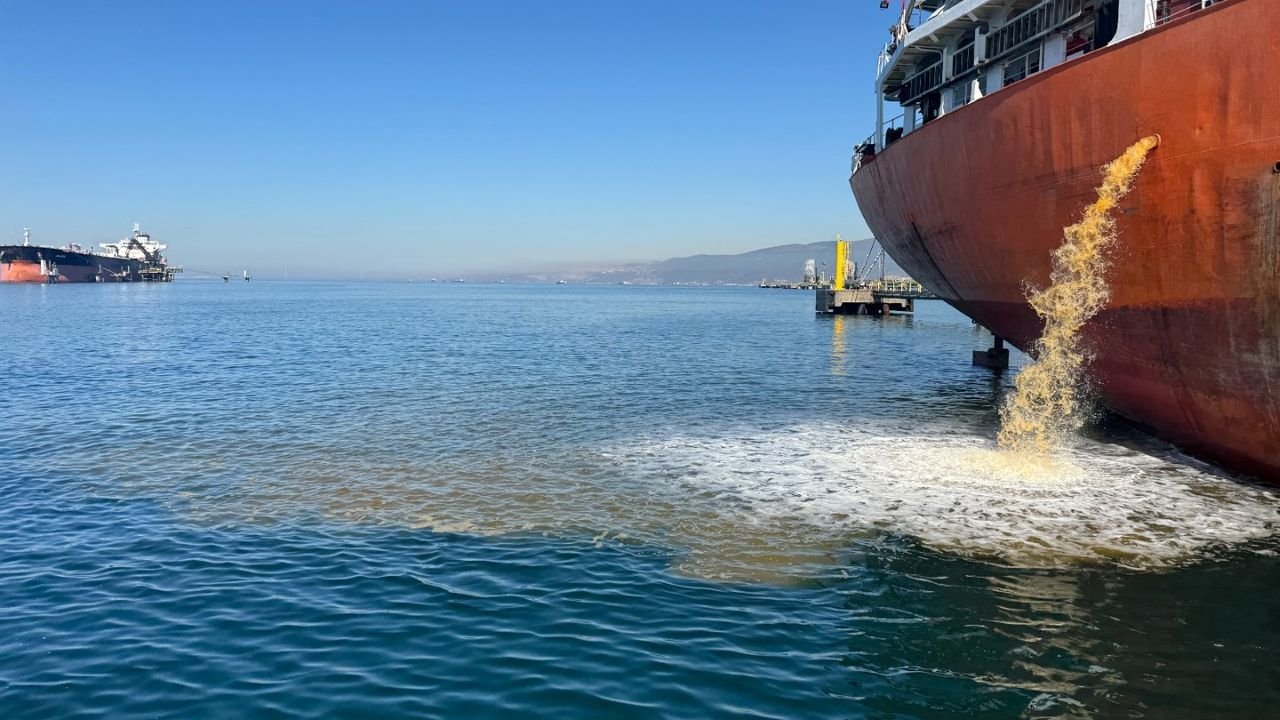 Kocaeli'de Denizi Kirleten Gemi Tespit Edildi
