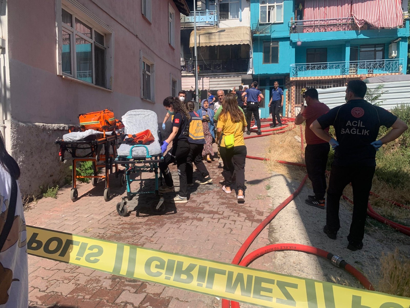 Kocaeli'de apartman yangını: Mahsur kaldılar
