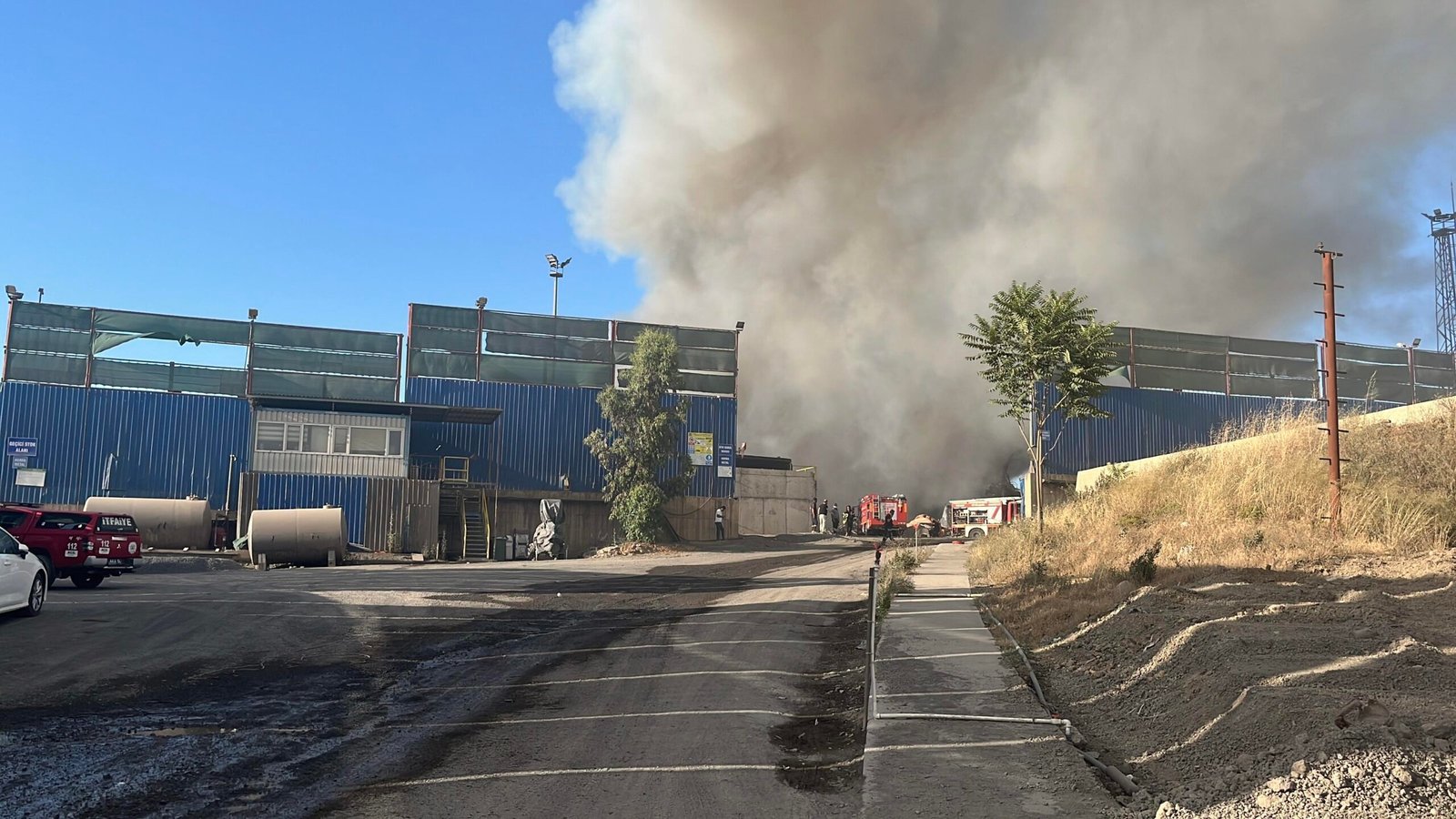 Kocaeli'de büyük hurda yangını