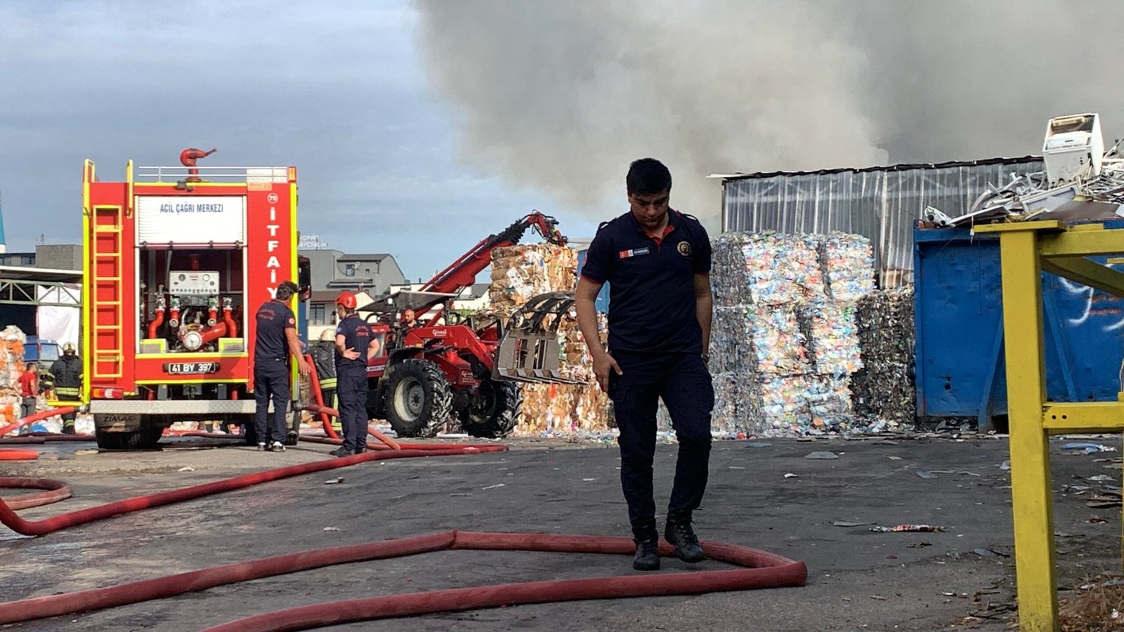 Kocaeli'de geri dönüşüm tesisinde yangın
