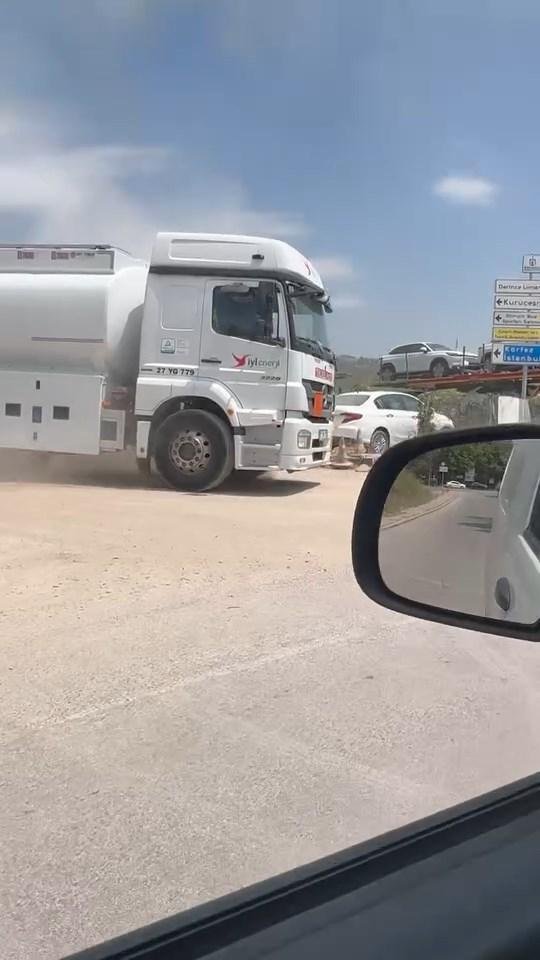 Kocaeli'de yangın: 4 kişi dumandan etkilendi