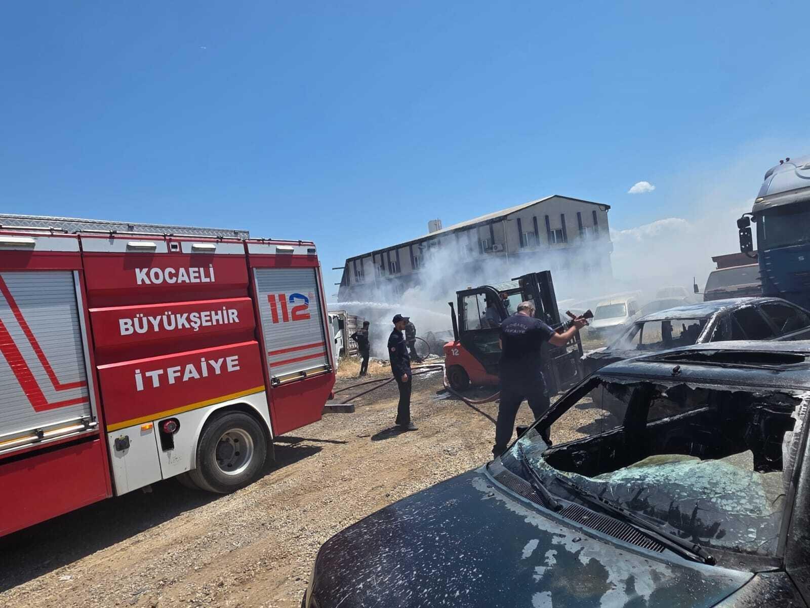 Ot Yangını: Alevler Yediemin Otoparkındaki Araçlara Sıçradı