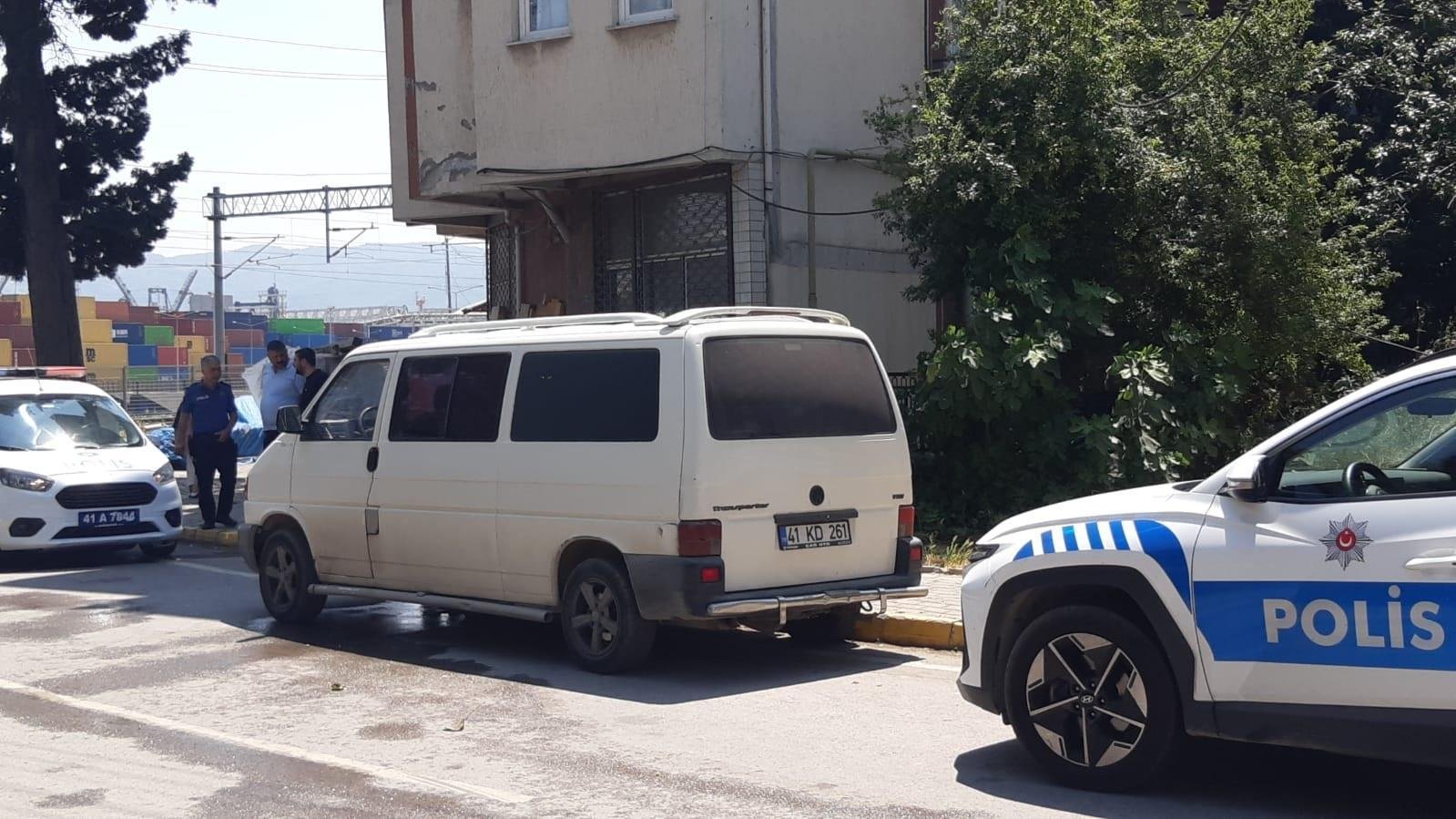 Uygunsuz giyim tartışması: Komşu sapayla yaraladı