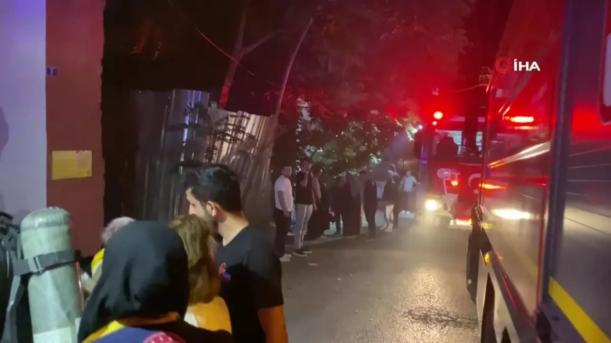Banyoda Yangına Yakalanan Vatandaş ve Köpekleri Dumandan Etkilendi