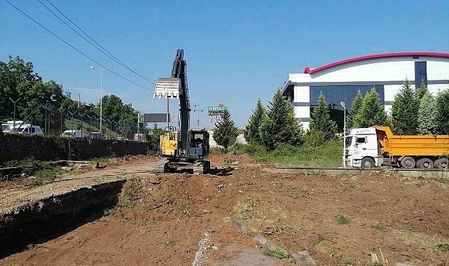 Başiskele'de D-130 Karayolu üzerine yeni durak cebi