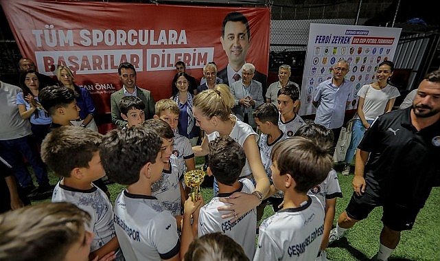 Bayraklı'da anlamlı turnuva 'Ferdi Zeyrek' U-12 Cup'ta şampiyon çocuklar!
