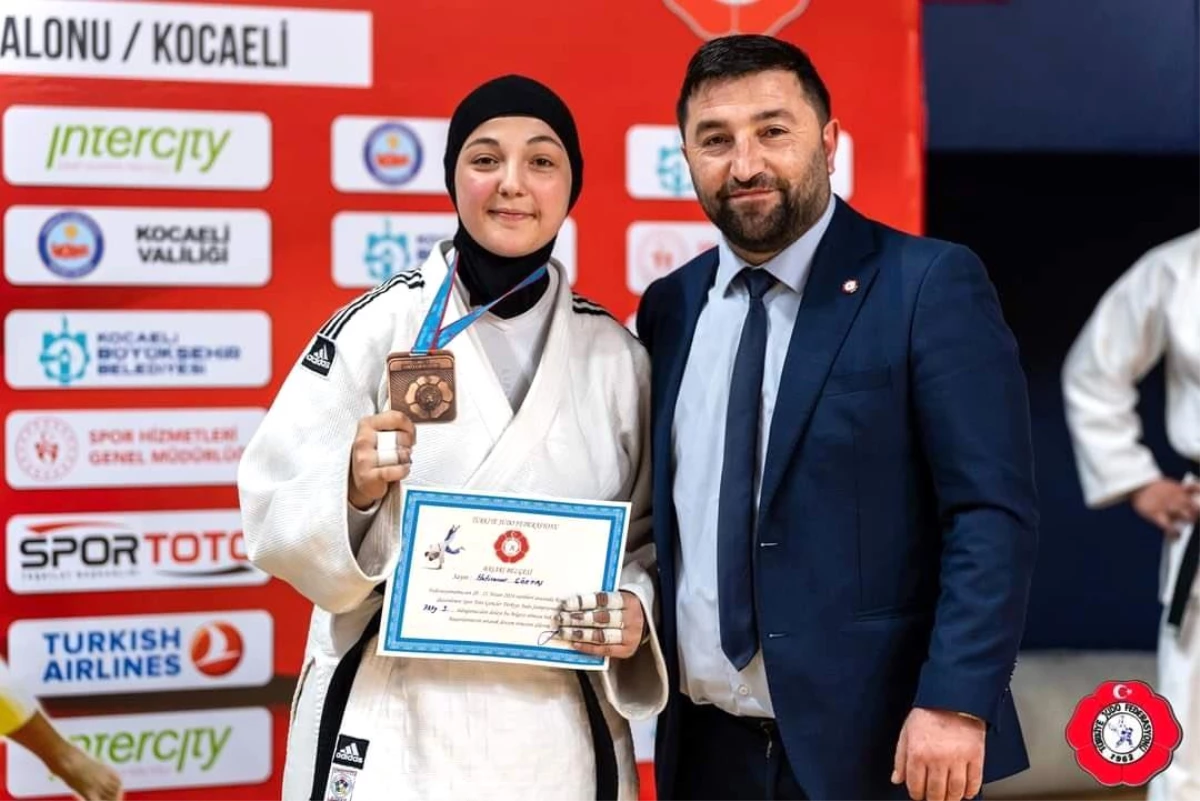 Bilecikli Sporcu Haticenur Göktaş Türkiye 3'üncüsü Olarak Milli Takıma Girdi