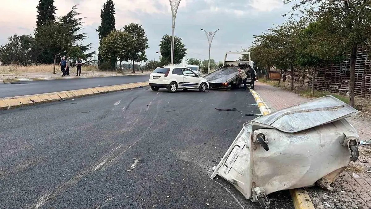 Gebze'de Otomobil Çöp Konteynerine Çarptı: 1 Yaralı