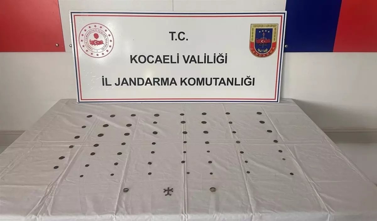 Gebze'de Tarihi Eser Operasyonu: 55 Sikke ve Değerli Objeler Bulundu