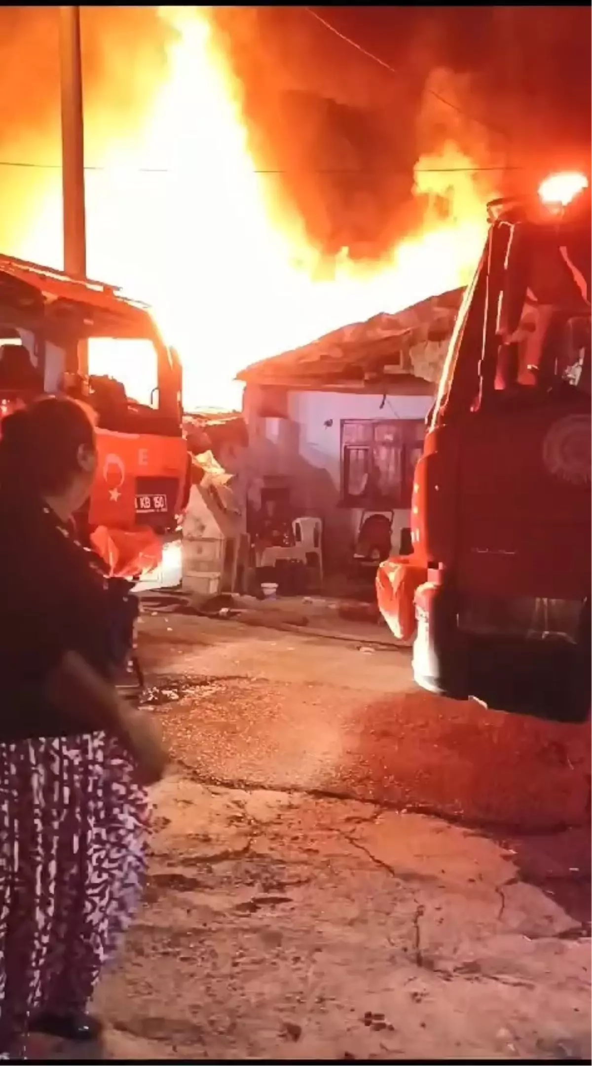 Gebze'de Tek Katlı Evde Yangın Çıktı