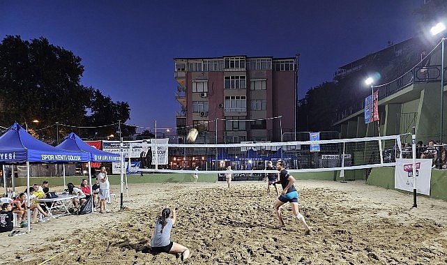 Gölcük'te Plaj Voleybolu Turnuvası Büyükler Kategorisinde Sona Erdi