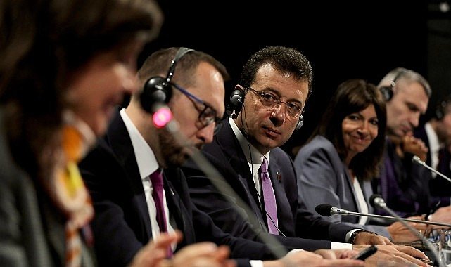 İBB Başkanı Ekrem İmamoğlu, Fransa'nın başkenti Paris'te düzenlenen 'Avrupa Beledı̇ye Başkanları Zı̇rvesı̇'nde konuştu