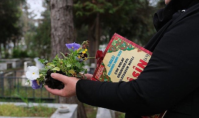 İnegöl Belediyesi'nden Ramazan Bayramı Arifesinde Mezarlıklarda Çiçekli Hediye