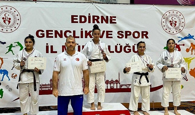İzmir Büyükşehir'in altın kızları