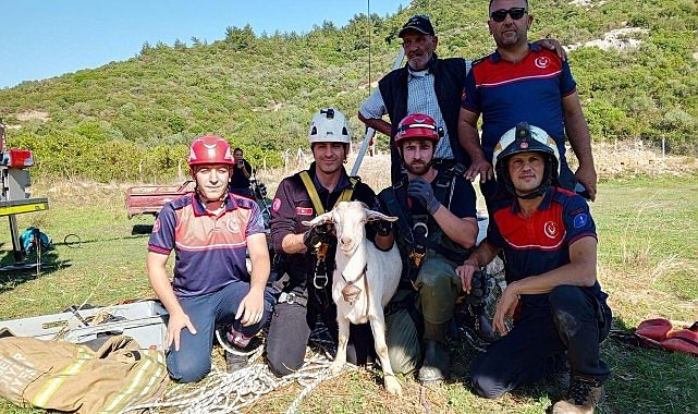 İzmir İtfaiyesi'nden yürekleri ısıtan kurtarma operasyonu