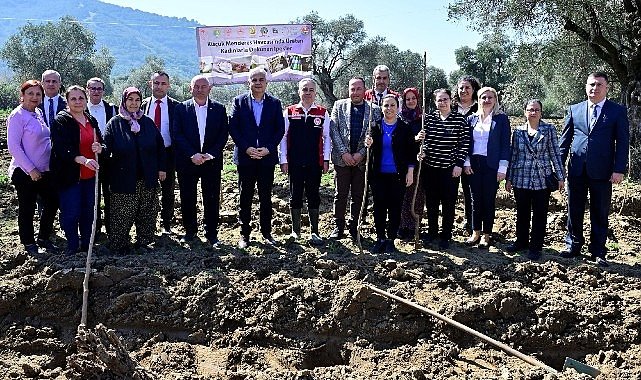 İzmir'de Kadın Çiftçilere Destek: Dut Fidanları Toprakla Buluştu!