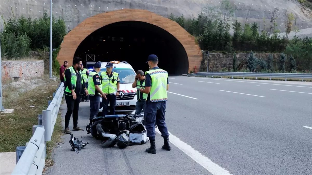 İzmit'te Motosiklet Kazası: 1 Ölü, 1 Yaralı