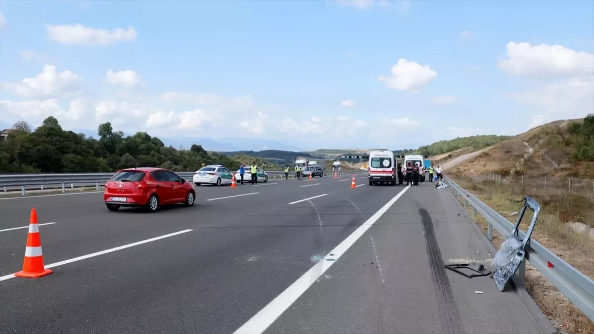 İzmit'te Tır ile Çarpışan Araçta 1 Yaralı
