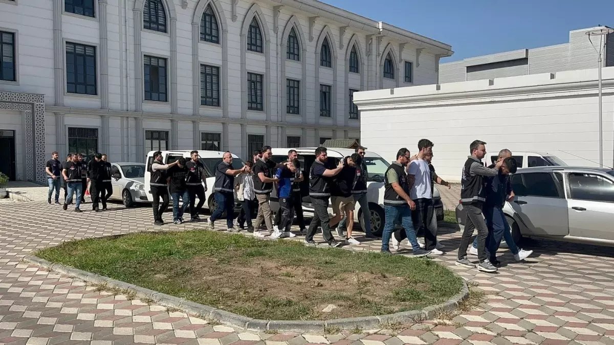 İzmit'teki Silahlı Saldırıda 4 Kişi Yaralandı, 8 Şüpheli Yakalandı