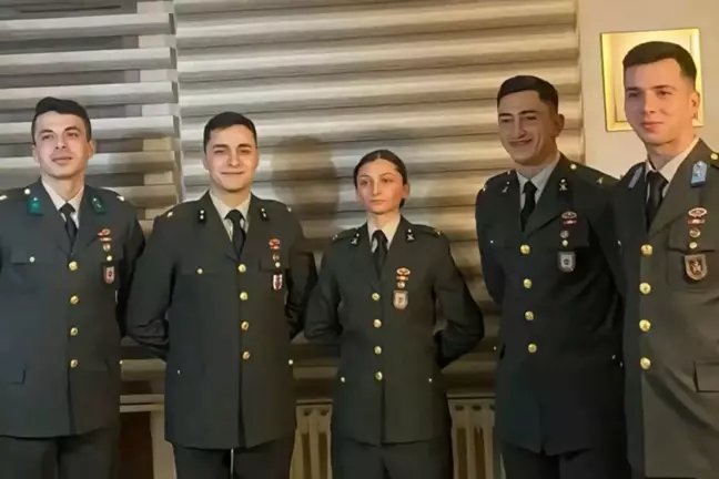 TSK’dan İhraç Edilen Teğmenler Davayı Kaybederse 500 Bin Lira Tazminat Ödeyecek