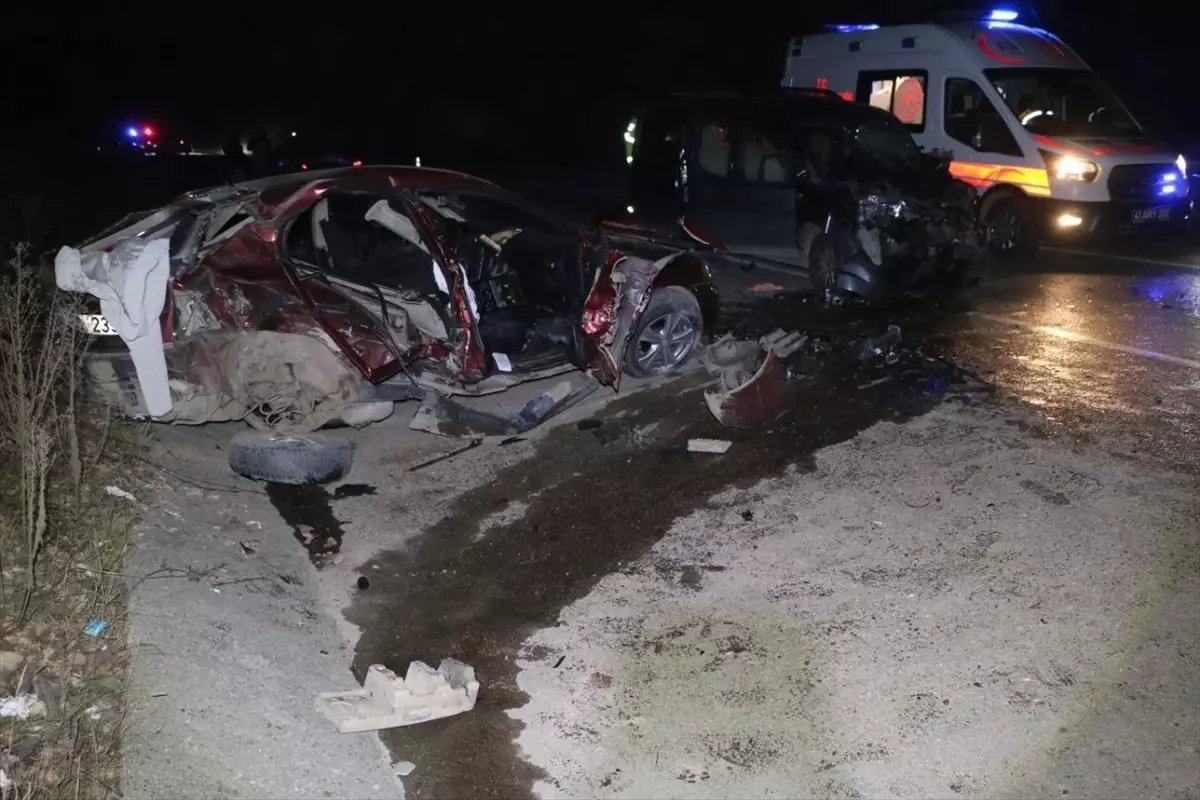 Kandıra'da Trafik Kazasında 15 Yaşındaki Çocuk Hayatını Kaybetti