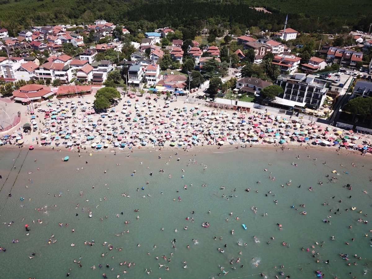 Kandıra'da Tüm Plajlarda Denize Giriş Yasaklandı