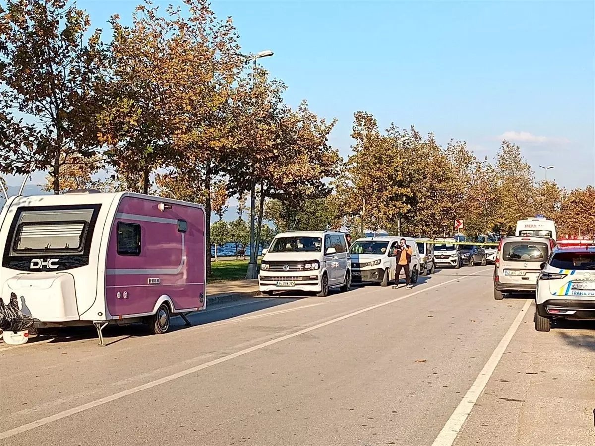 Karamürsel'de Minibüste Silahlı Cinayet: Bir Kişi Ölü Bulundu