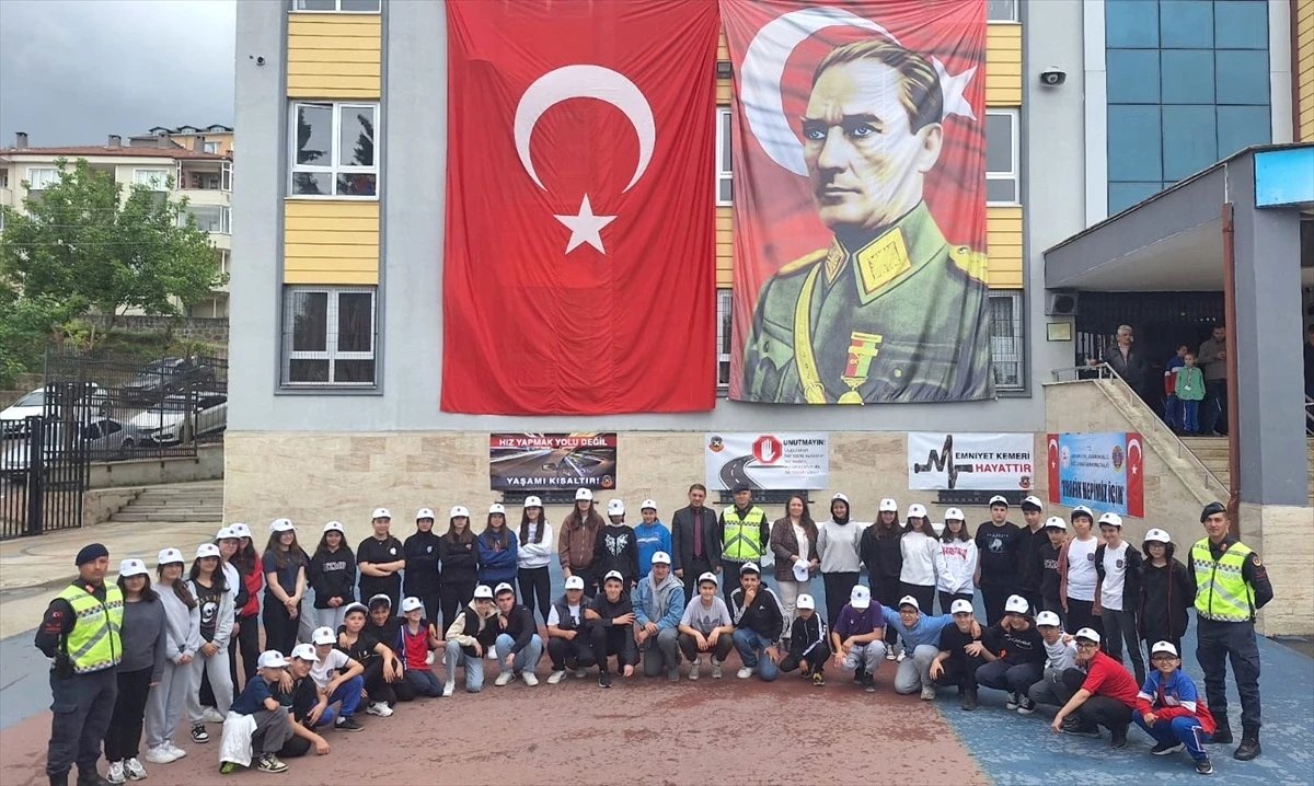 Karamürsel'de Öğrencilere Trafik Eğitimi Verildi