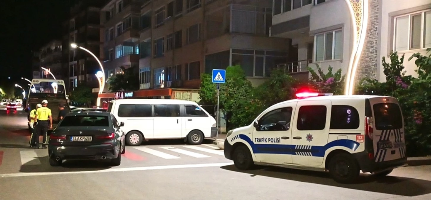 Karamürsel'de sürücü polis kontrol noktasında otomobili terk ederek kaçtı