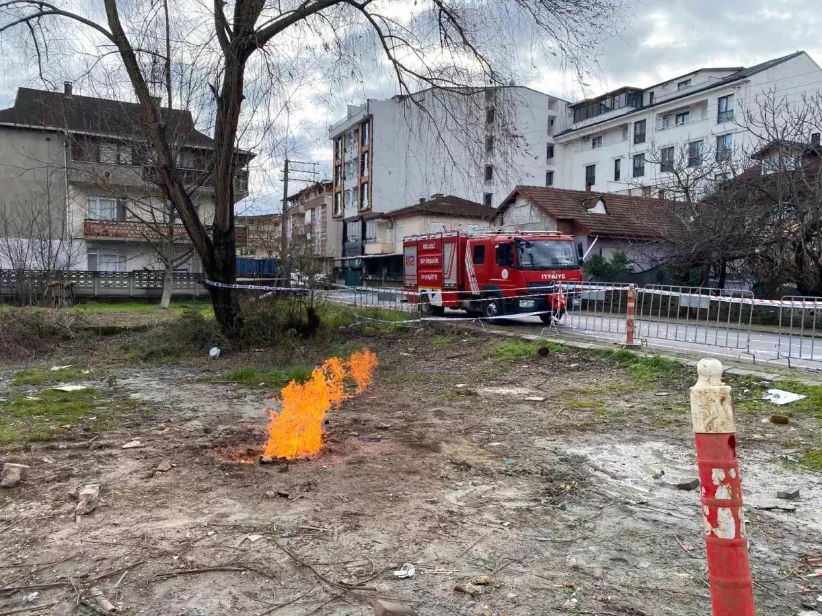 Kartepe'de Metan Gazı Yangını İki Gündür Sürüyor