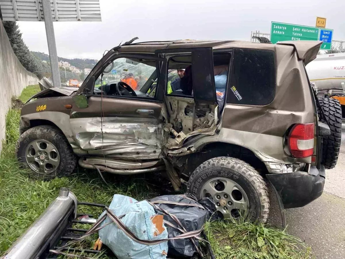 Kocaeli TEM Otoyolu'nda Kaza: 2 Yaralı