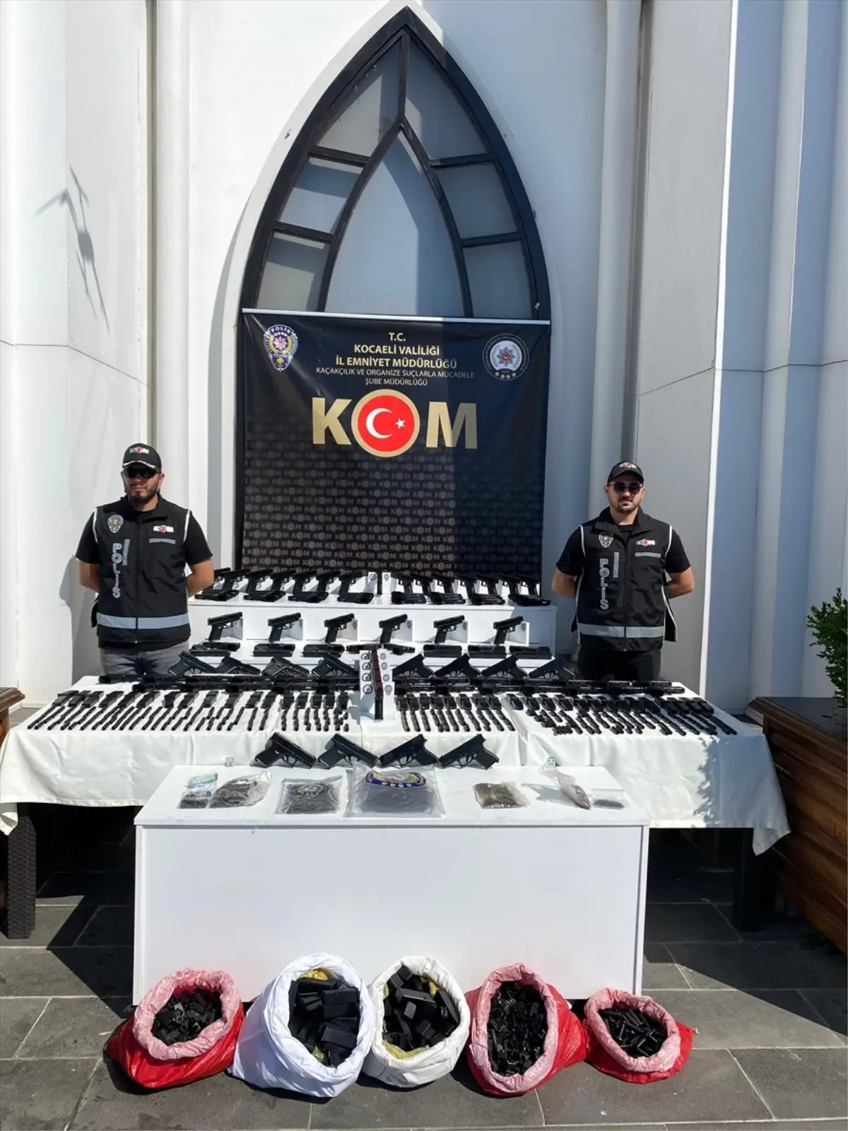 Kocaeli'de 101 Ruhsatsız Tabanca Ele Geçirildi, 5 Şüpheli Tutuklandı