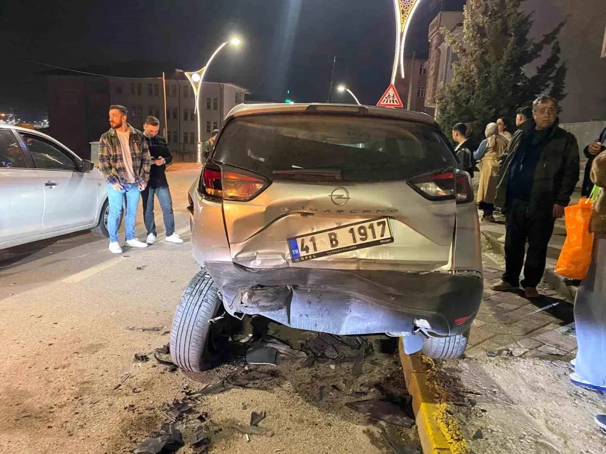 Kocaeli'de 15 Yaşındaki Çocuğun Babasının Arabası ile Kaza