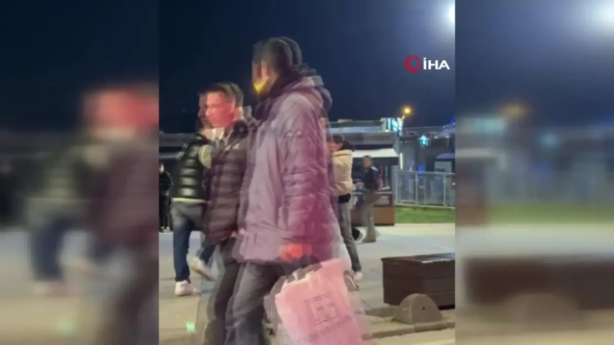 Kocaeli'de 5 Kişiden Genç Kişiye Saldırı Anları Kamerada
