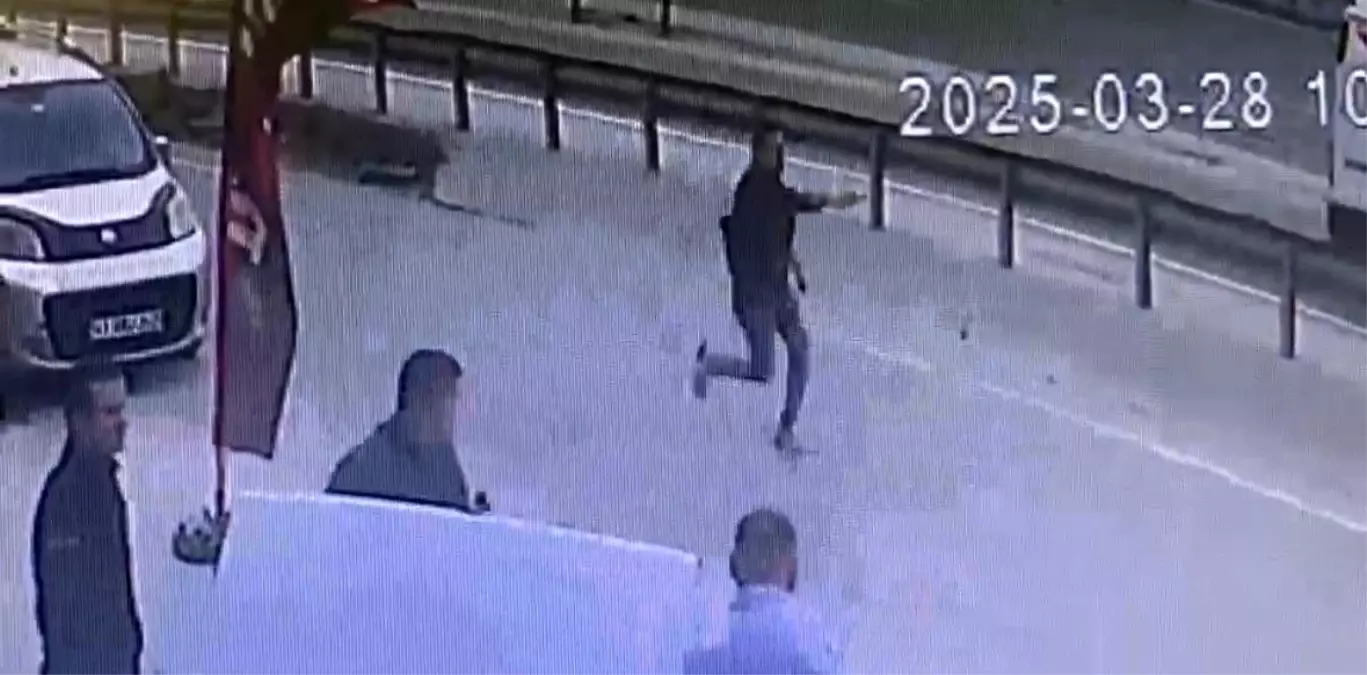 Kocaeli'de Alacak Verecek Meselesi Nedenli Oto Galerisine Silahlı Saldırı