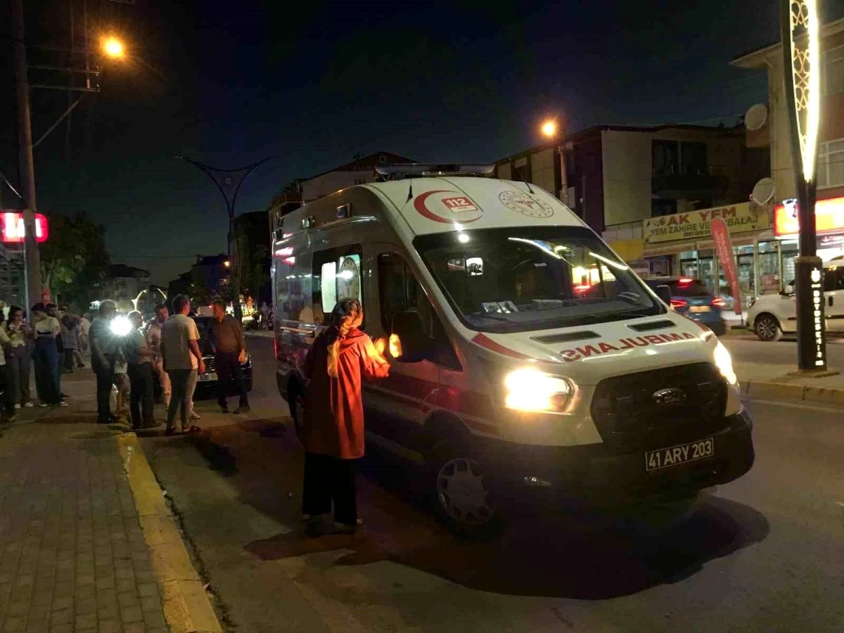 Kocaeli'de aracını park etmek isteyen sürücü 2 çocuğa çarptı