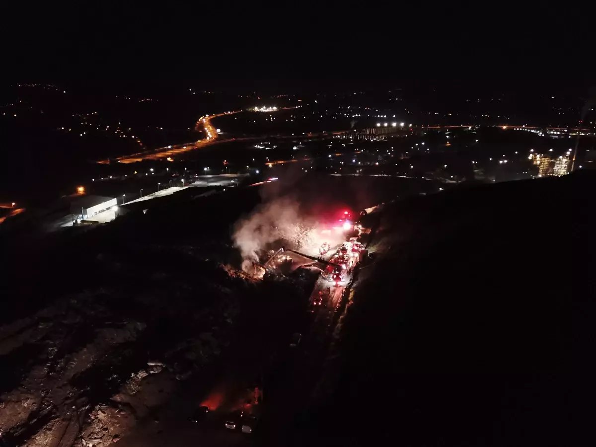 Kocaeli'de çöp döküm sahasında yangın çıktı