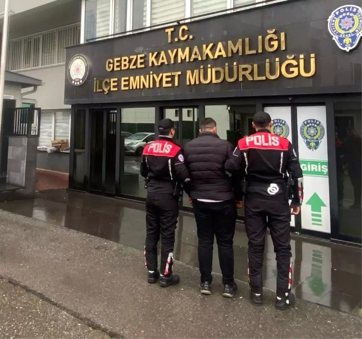 Kocaeli'de Dolandırıcılık ve Yağma Suçluları Yakalandı
