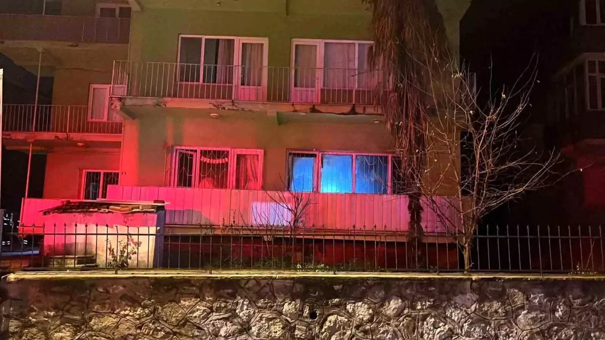 Kocaeli'de Elektrikli Sobadan Yangın Çıktı: 2 Kişi Dumandan Etkilendi