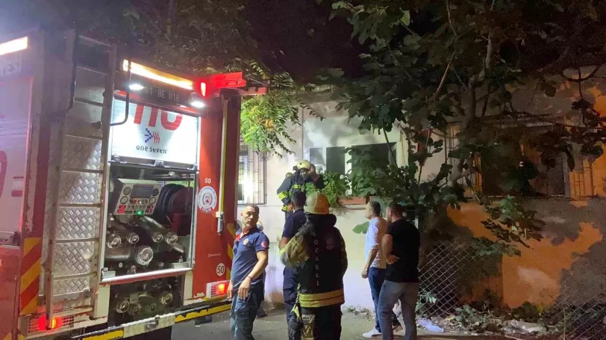 Kocaeli'de Ev Yangını: Bir Kişi ve Köpekleri Dumandan Etkilendi