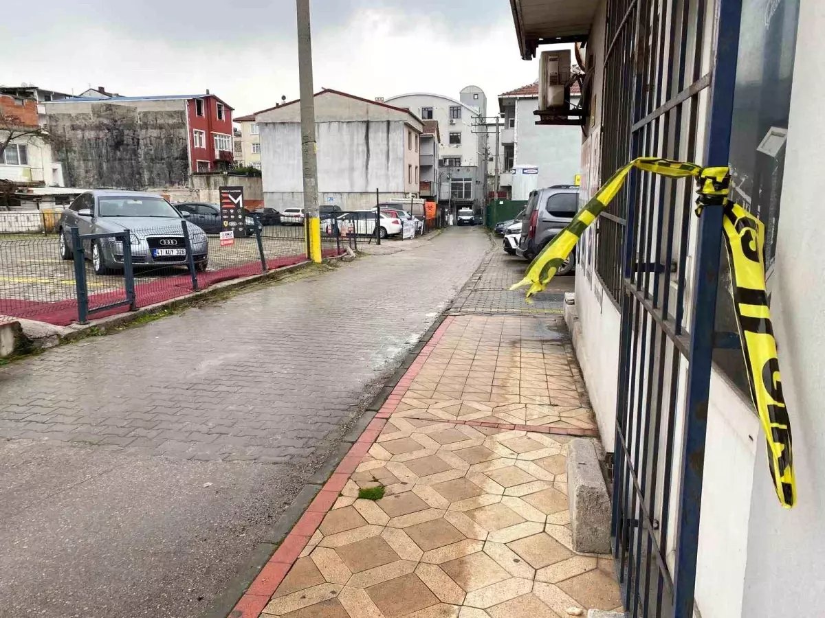 Kocaeli'de Galerici Silahlı Saldırıya Uğradı