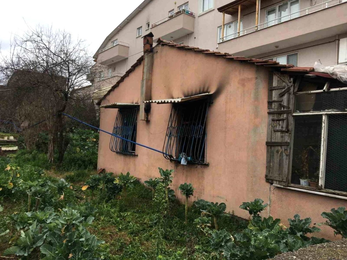 Kocaeli'de Gecekonduda Çıkan Yangın Büyük Hasara Yol Açtı