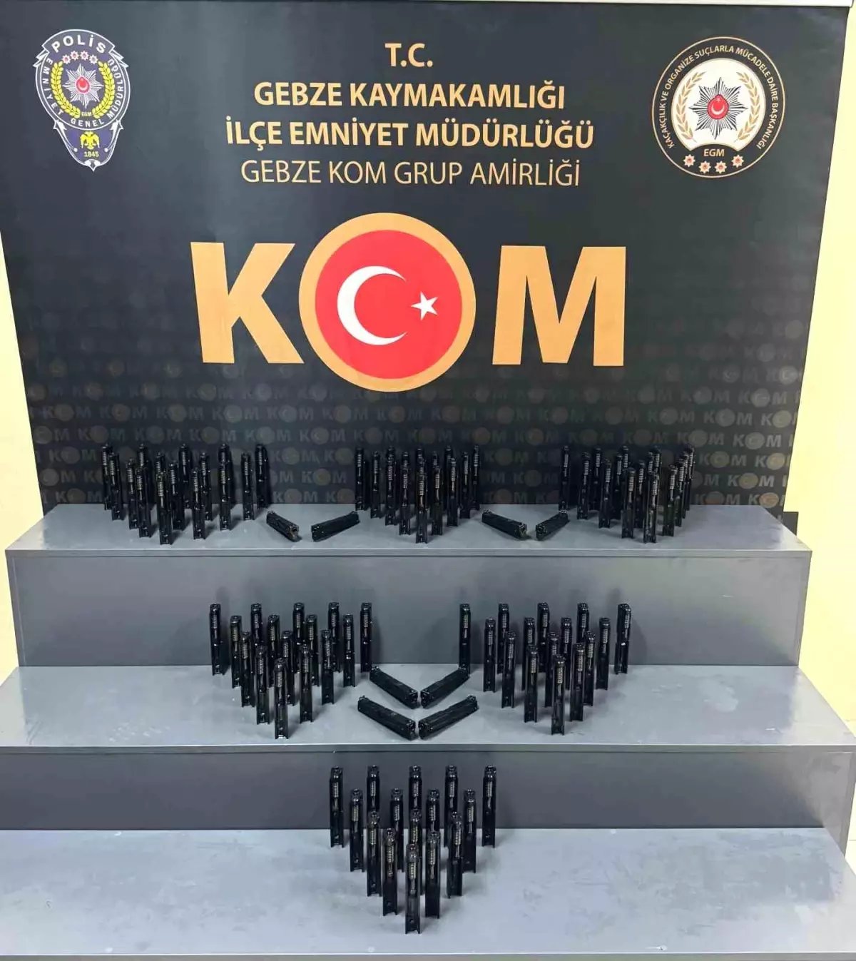 Kocaeli'de Kaçakçılık Operasyonu: 98 Tabanca Sürgü Takımı Ele Geçirildi