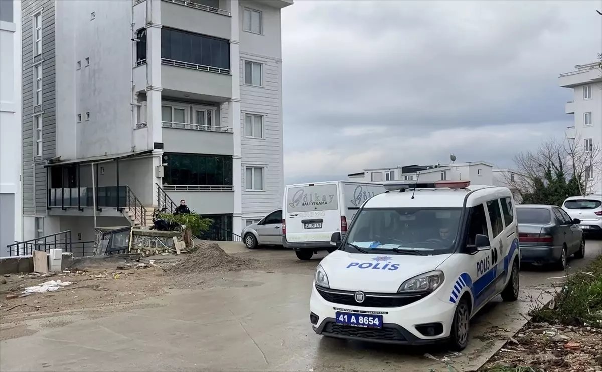 Kocaeli'de Kadın Eşini Bıçakla Yaraladı