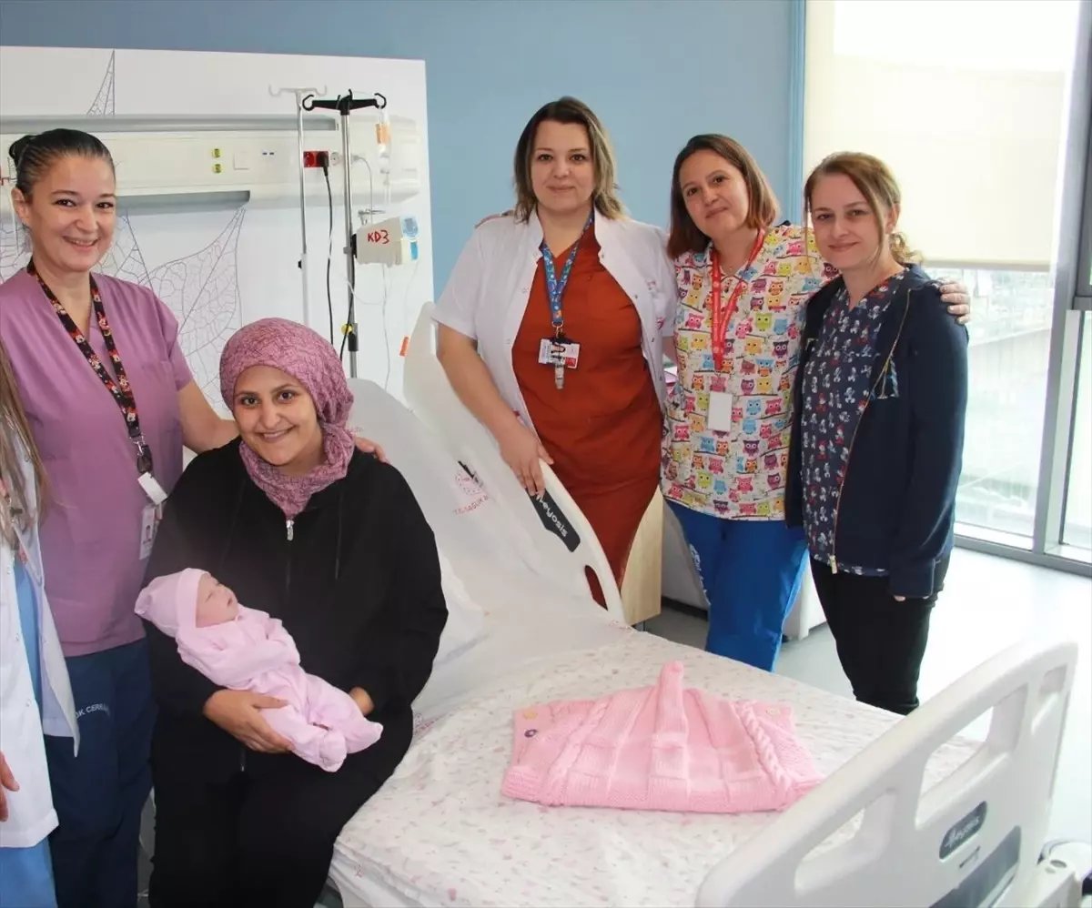 Kocaeli'de Karnında Kitleyle Doğan Bebek Ameliyatla Kurtarıldı